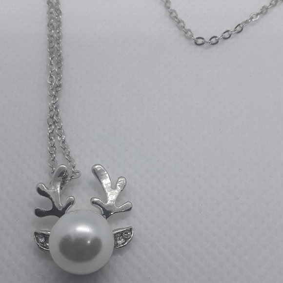 Dashing Through The Snow Reindeer Necklace Earring Set - Picture 3 of 6